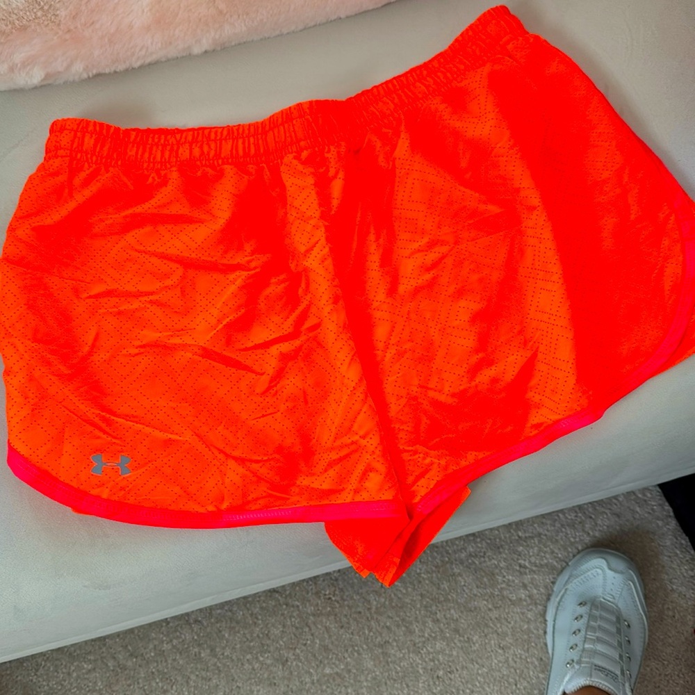 UNDER ARMOUR BRIGHT ORANGE ATHLETIC SHORTS